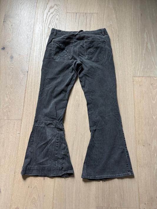 Low-Rise Gray Flares